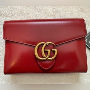Gucci
GG marmont chain leather wallet/ handbag
